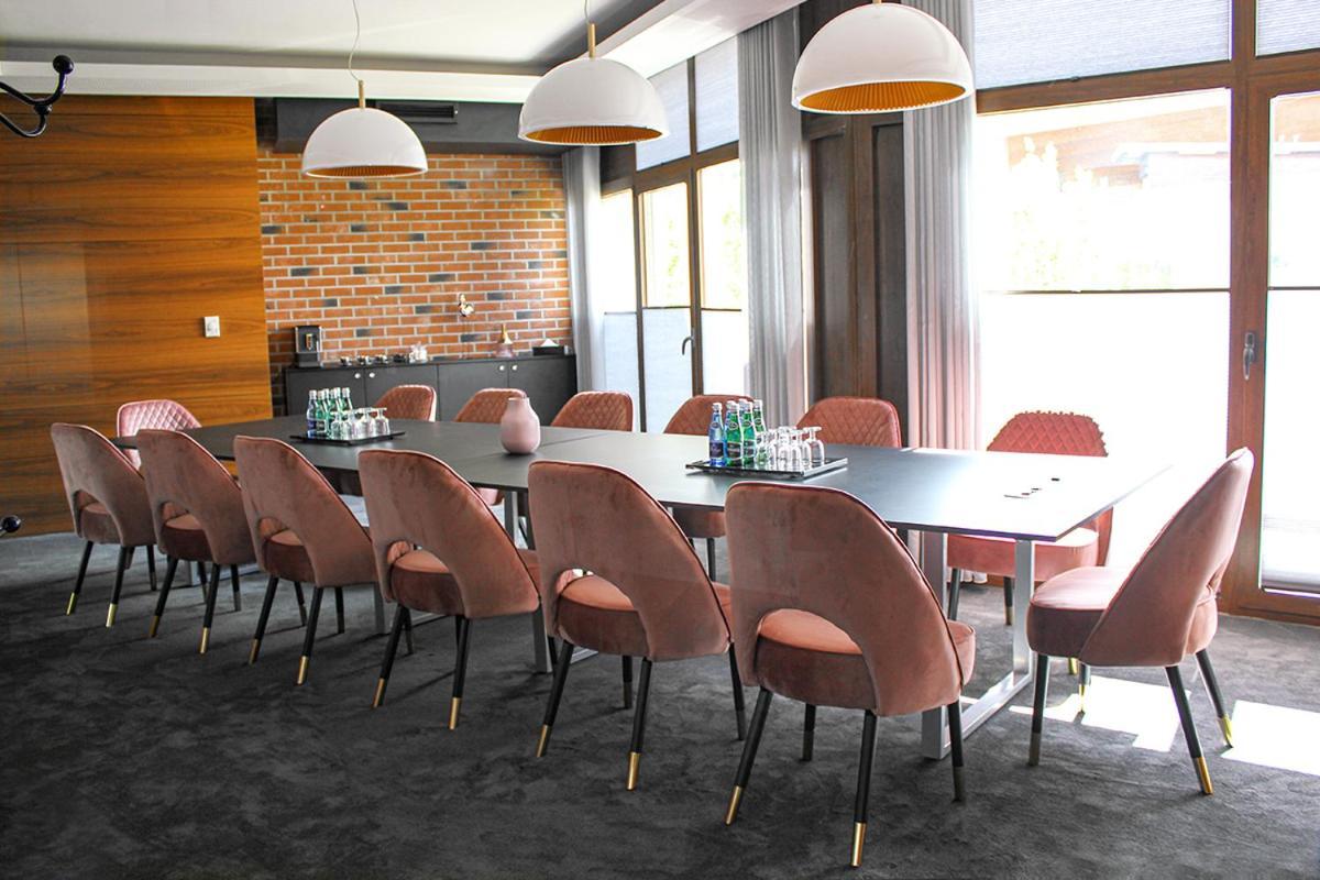 Willa Port Ostroda Ngoại thất bức ảnh Meeting room