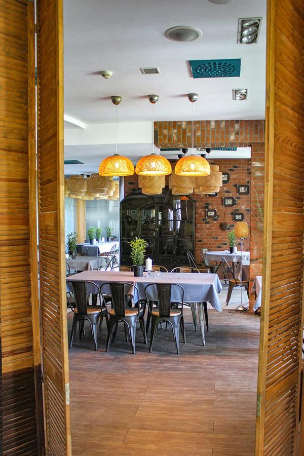 Willa Port Ostroda Ngoại thất bức ảnh Restaurant in the hotel