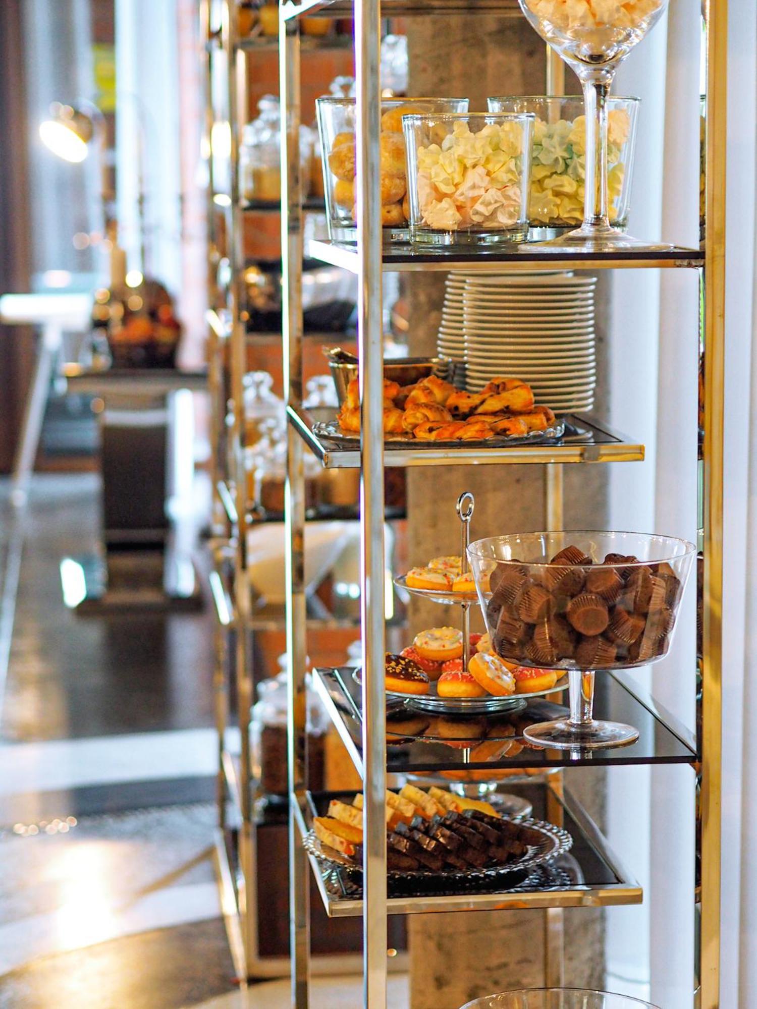 Willa Port Ostroda Ngoại thất bức ảnh A dessert cart