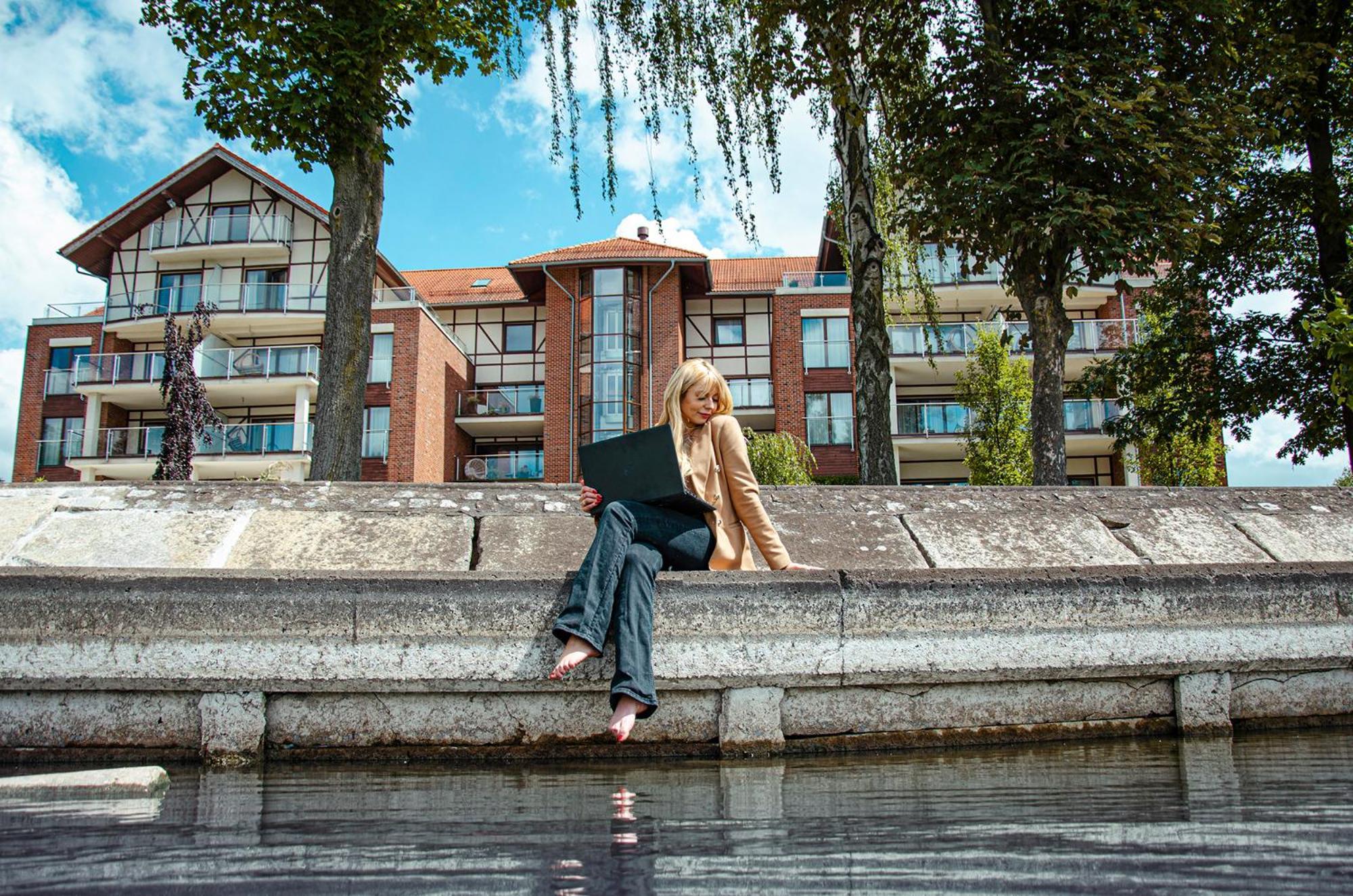 Willa Port Ostroda Ngoại thất bức ảnh A student studying at the University of Kent